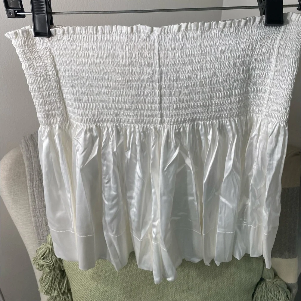 NWT Natural Life Daisy Skort Shorts Medium White Smocked Waist Shiny Lightweight - Picture 8 of 9